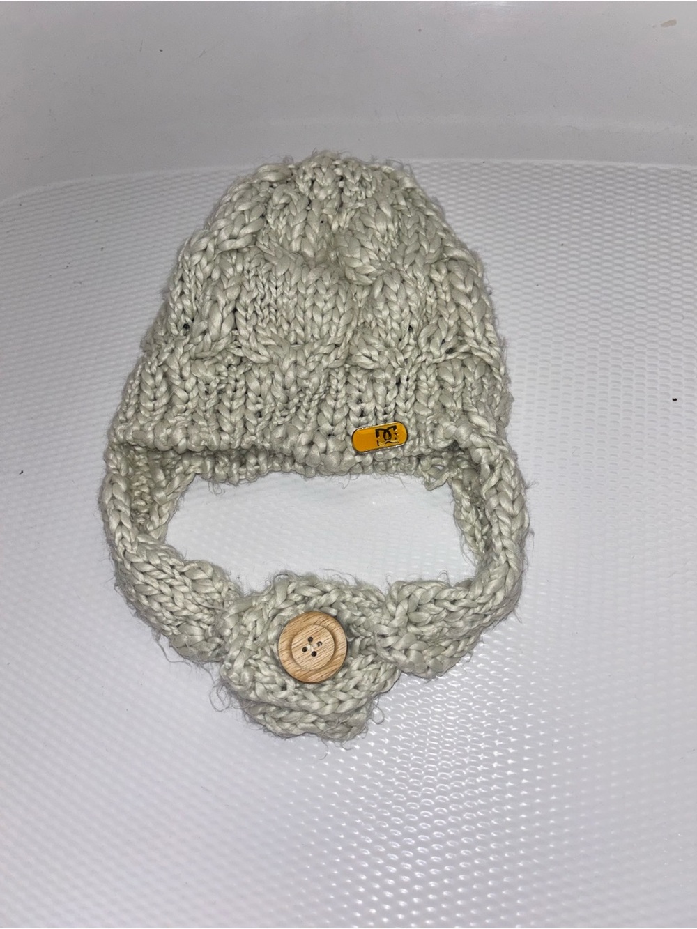 DC shoes woman Cable Knit Earflap Hat with Button Chin Strap - Cream